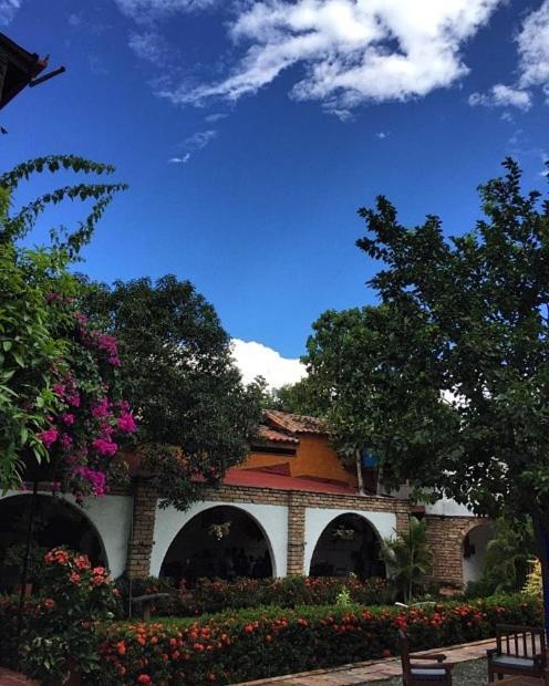 Hotel Y Restaurante Bienmesabe Santa Fe de Antioquia Eksteriør billede