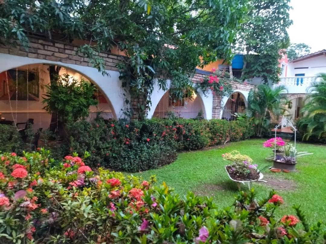 Hotel Y Restaurante Bienmesabe Santa Fe de Antioquia Eksteriør billede