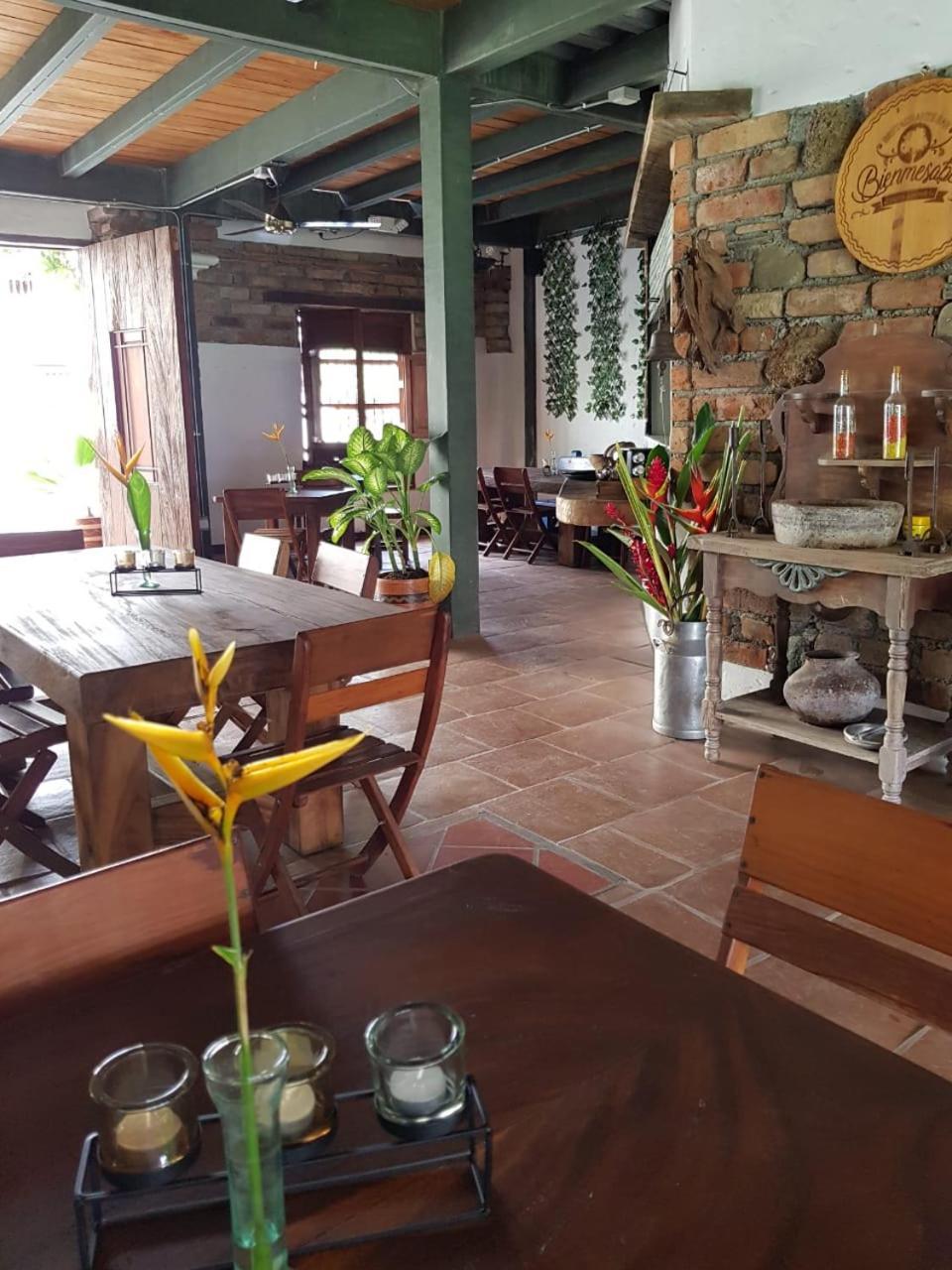 Hotel Y Restaurante Bienmesabe Santa Fe de Antioquia Eksteriør billede