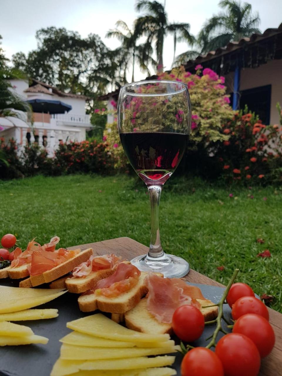 Hotel Y Restaurante Bienmesabe Santa Fe de Antioquia Eksteriør billede